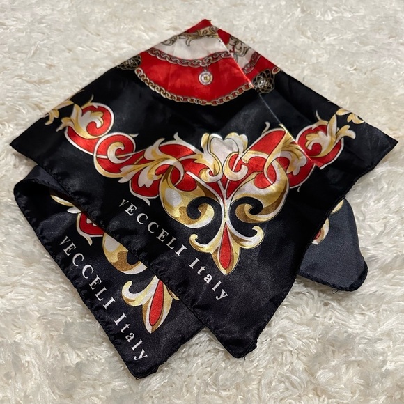 Vecceli Scarf Approximately 21x22 Inches EUC - Picture 5 of 5